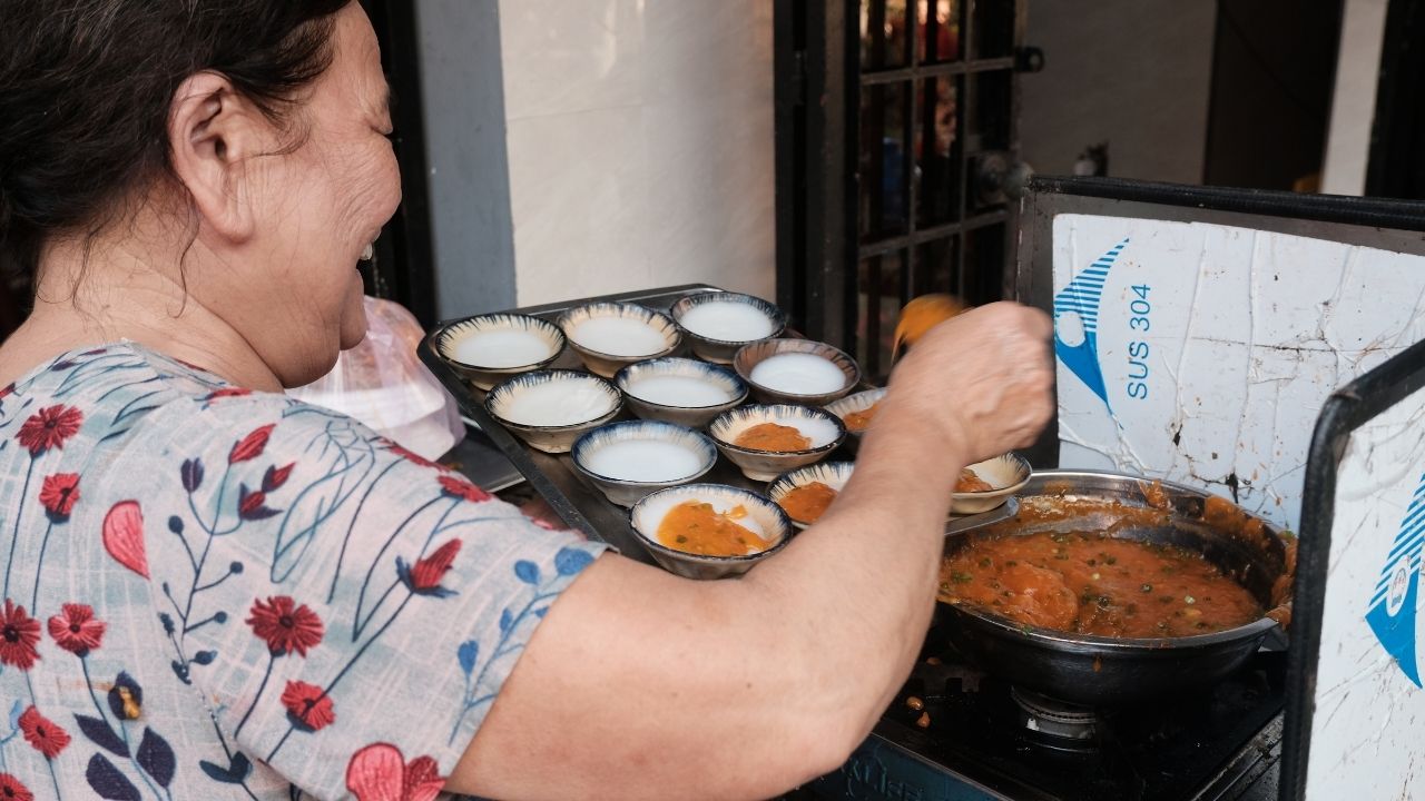 Hoi An Walking Food Tour: 12 Flavors of a Former Trade Port - Image 7